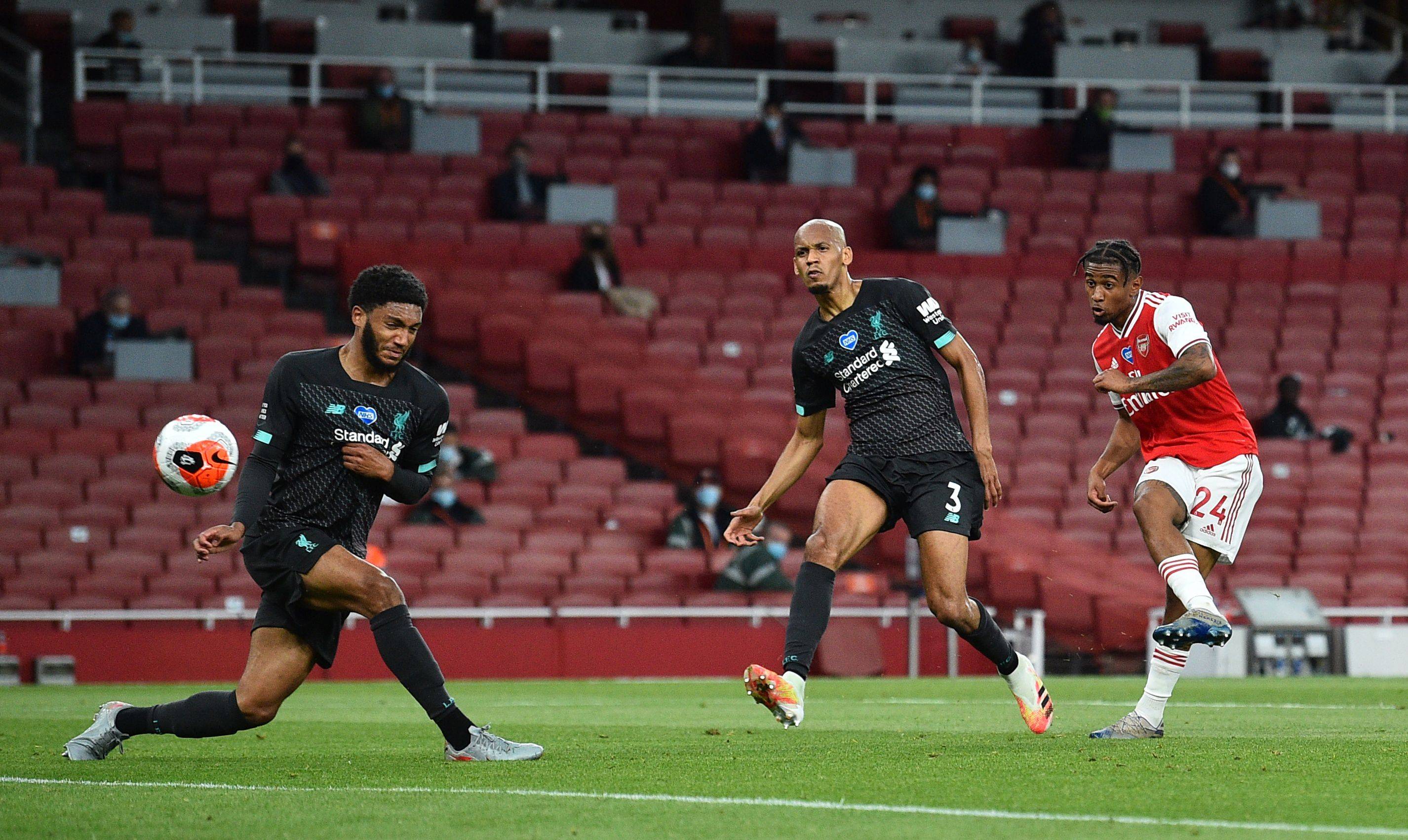 他们开始相 他们开始相